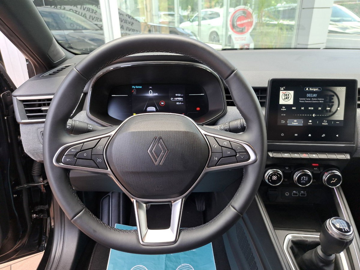 Renault Clio 1.0 tce Techno 90cv (11)