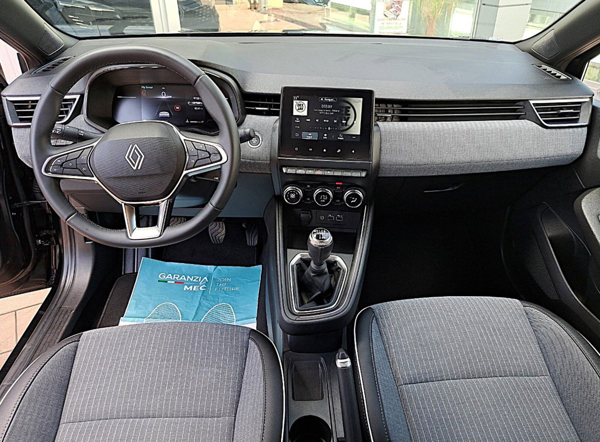 Renault Clio 1.0 tce Techno 90cv (12)