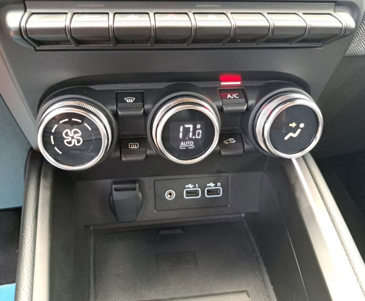 Renault Clio 1.0 tce Techno 90cv (16)