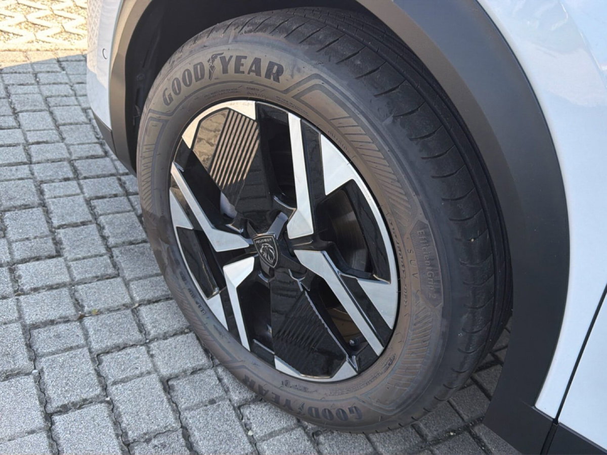Peugeot 2008 1.2 puretech Allure s&s 100cv (11)