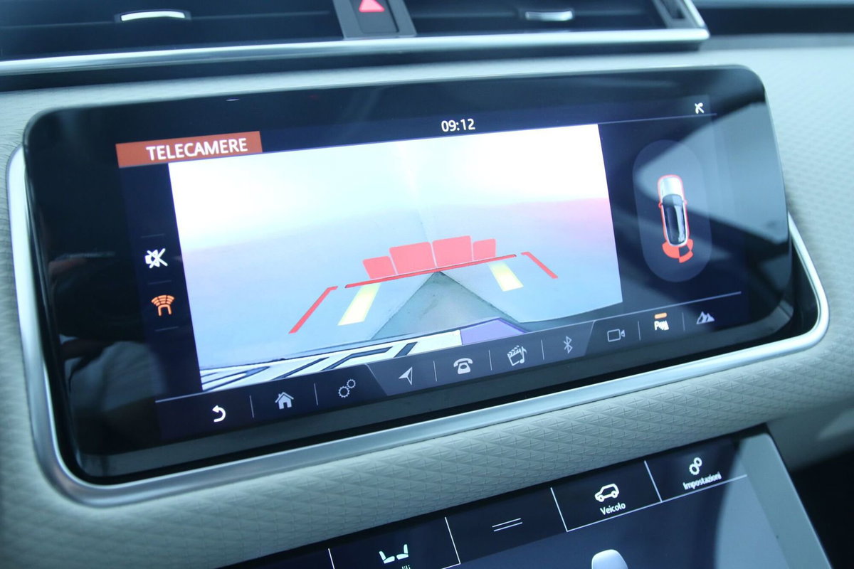 Land Rover Range Rover Velar 3.0D V6 275 CV (12)