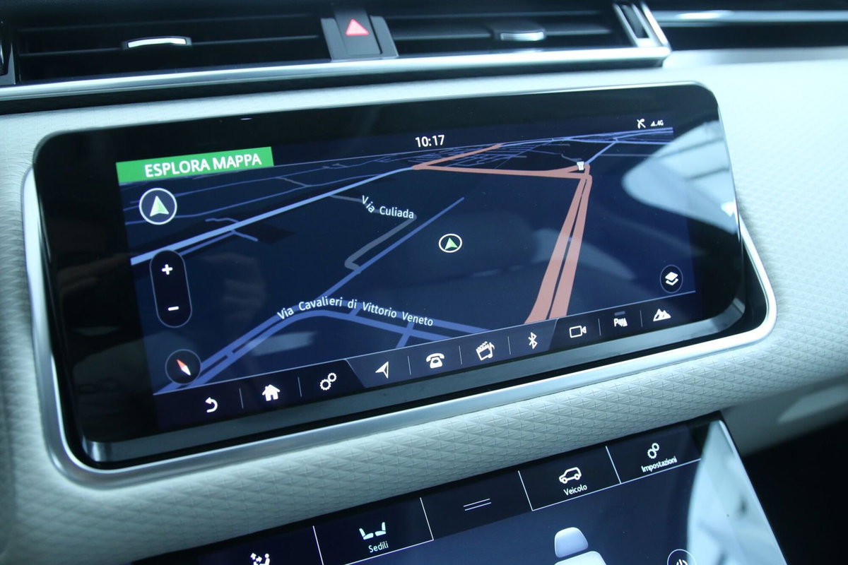 Land Rover Range Rover Velar 3.0D V6 275 CV (17)
