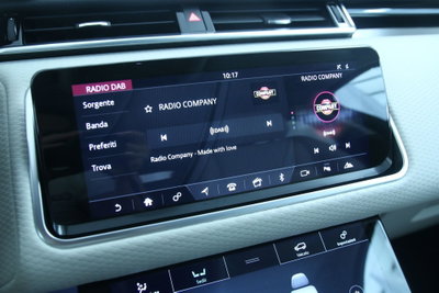 Land Rover Range Rover Velar 3.0D V6 275 CV (18)