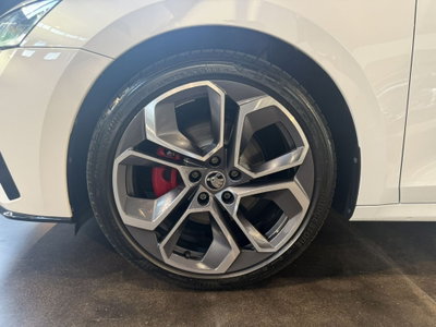 Skoda Octavia Station Wagon 2.0 TDI EVO SCR 200 CV DSG 4x4 Wagon RS (20)