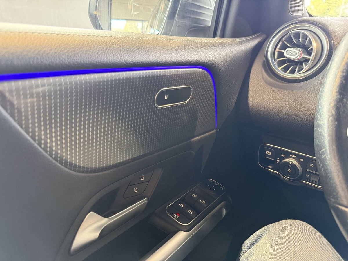 Mercedes-Benz GLB 200 d Automatic Business (13)