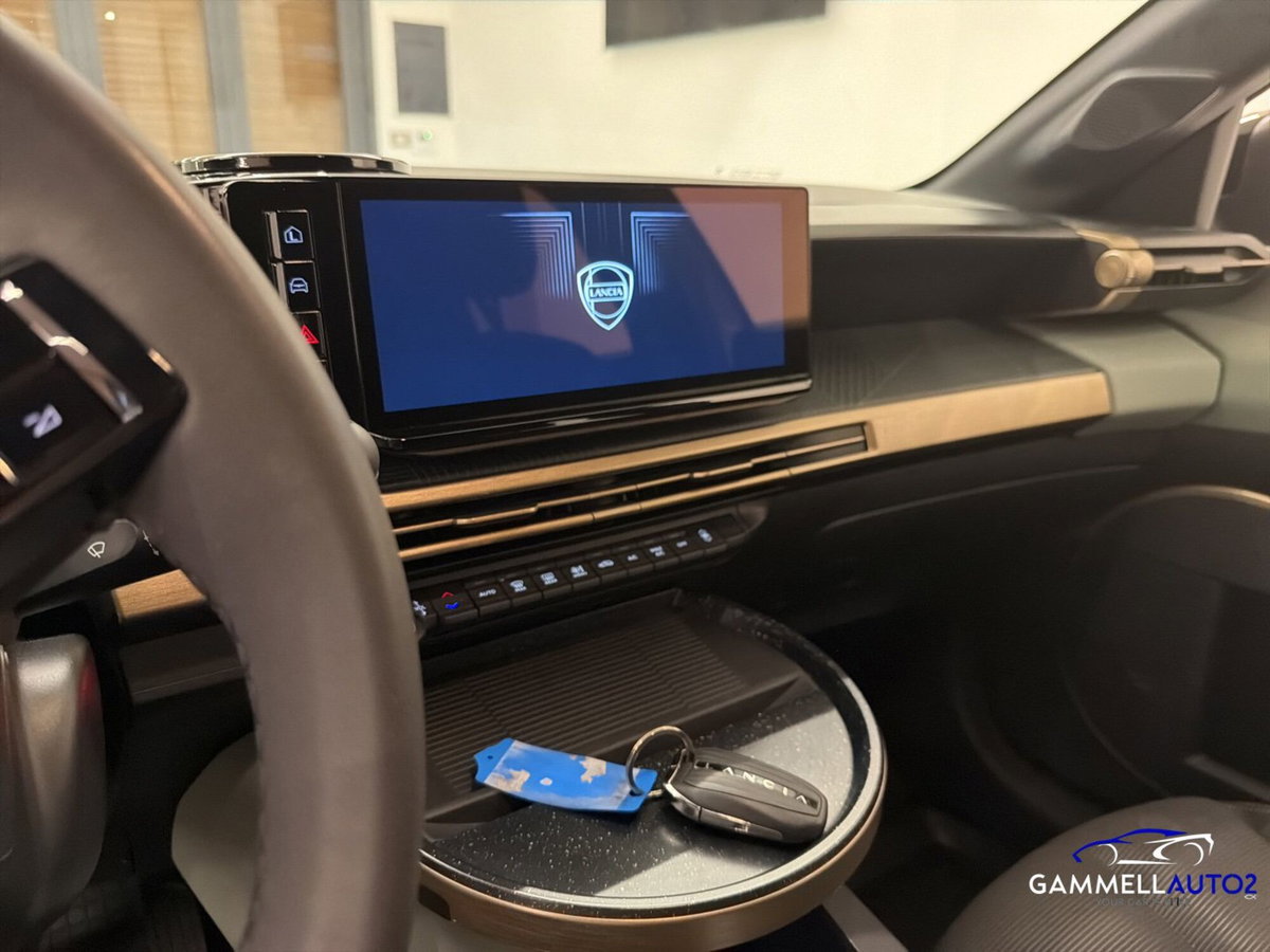Lancia Ypsilon 1.2 mhev Edizione Limitata Cassina e-dct (14)