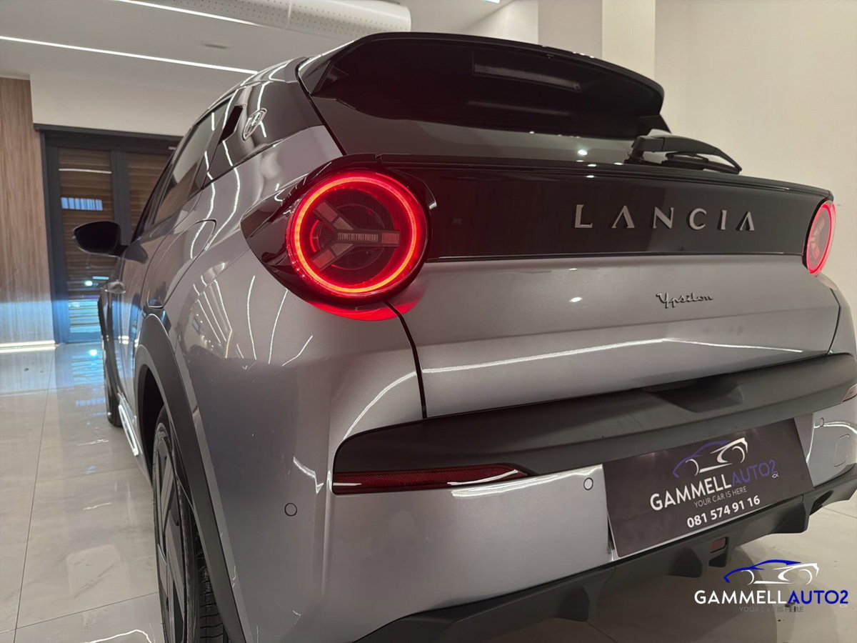 Lancia Ypsilon 1.2 mhev Edizione Limitata Cassina e-dct (8)