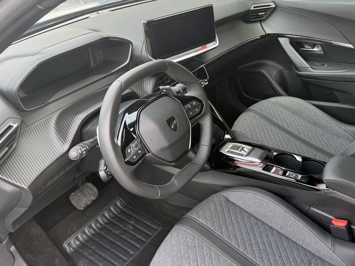 Peugeot 2008 PureTech 130 S&S EAT8 Allure Pack (10)