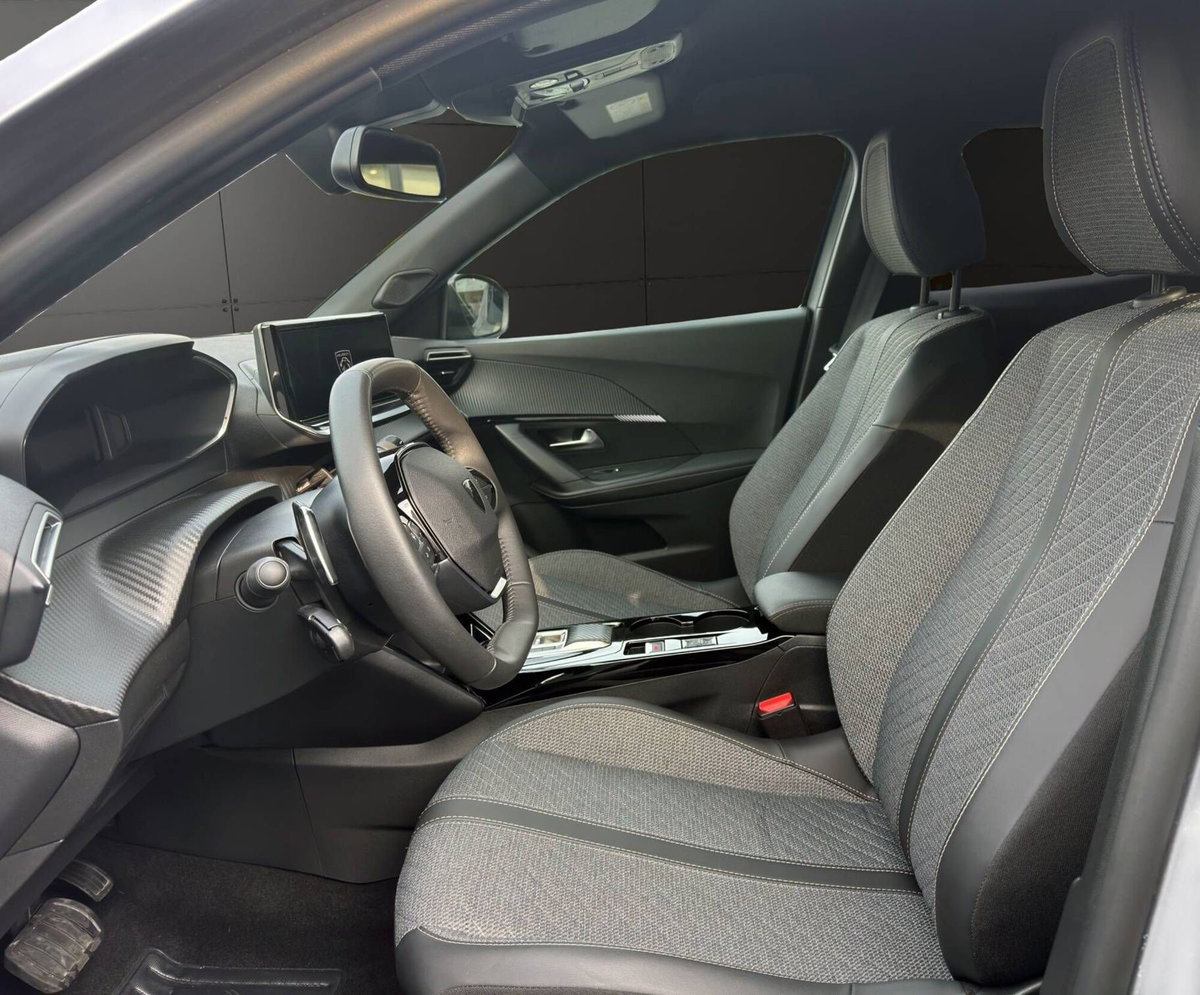 Peugeot 2008 PureTech 130 S&S EAT8 Allure Pack (11)