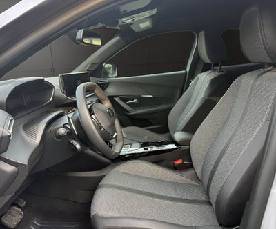 Peugeot 2008 PureTech 130 S&S EAT8 Allure Pack (11)