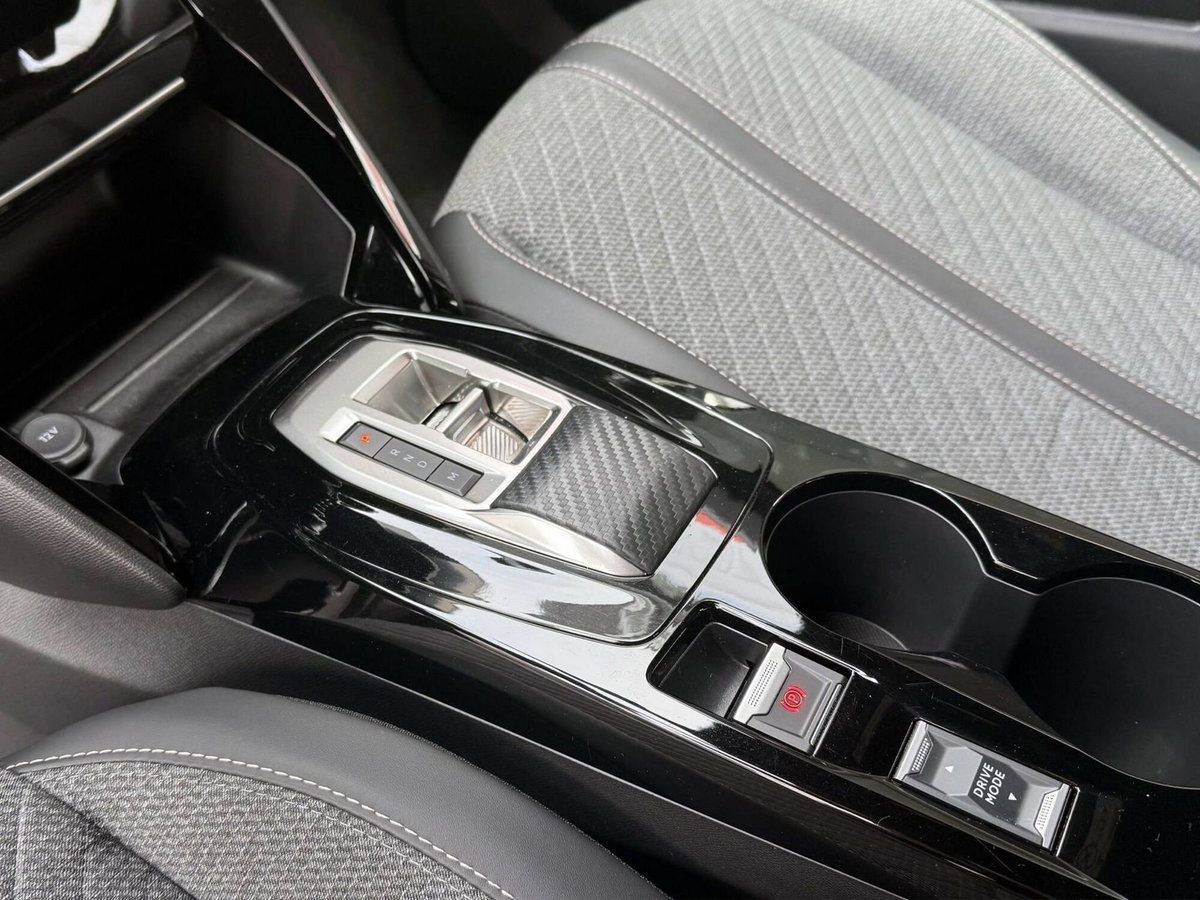 Peugeot 2008 PureTech 130 S&S EAT8 Allure Pack (18)