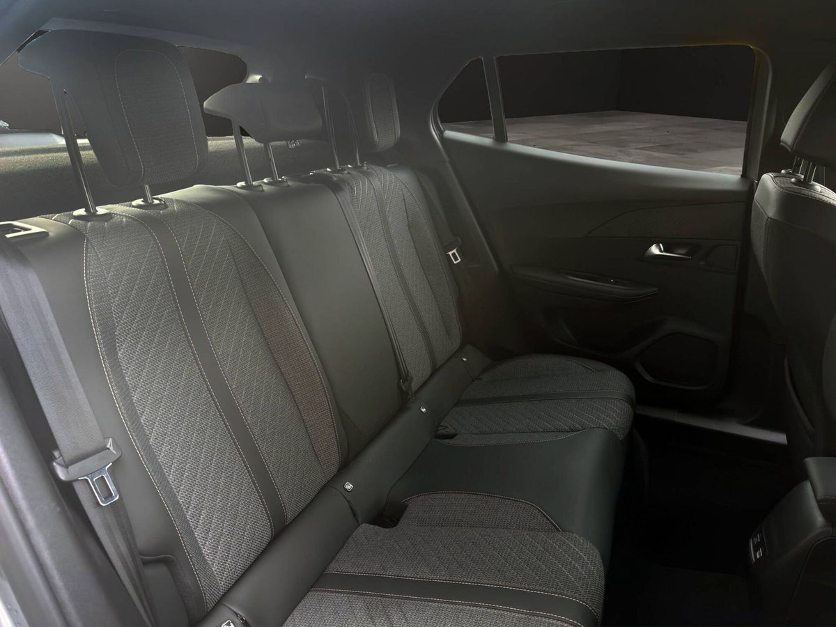 Peugeot 2008 PureTech 130 S&S EAT8 Allure Pack (20)