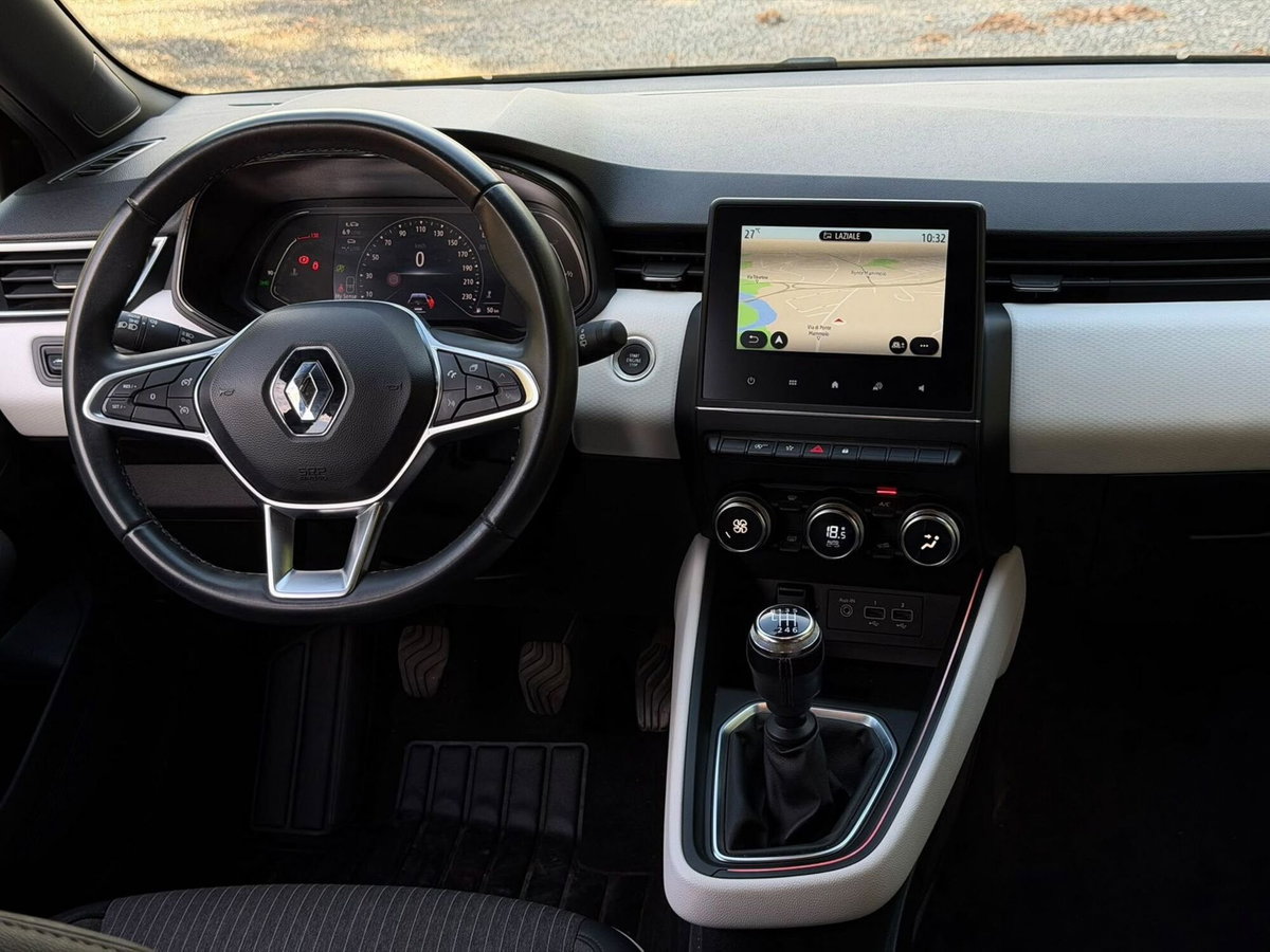 Renault Clio 1.0 tce Techno 90cv (6)