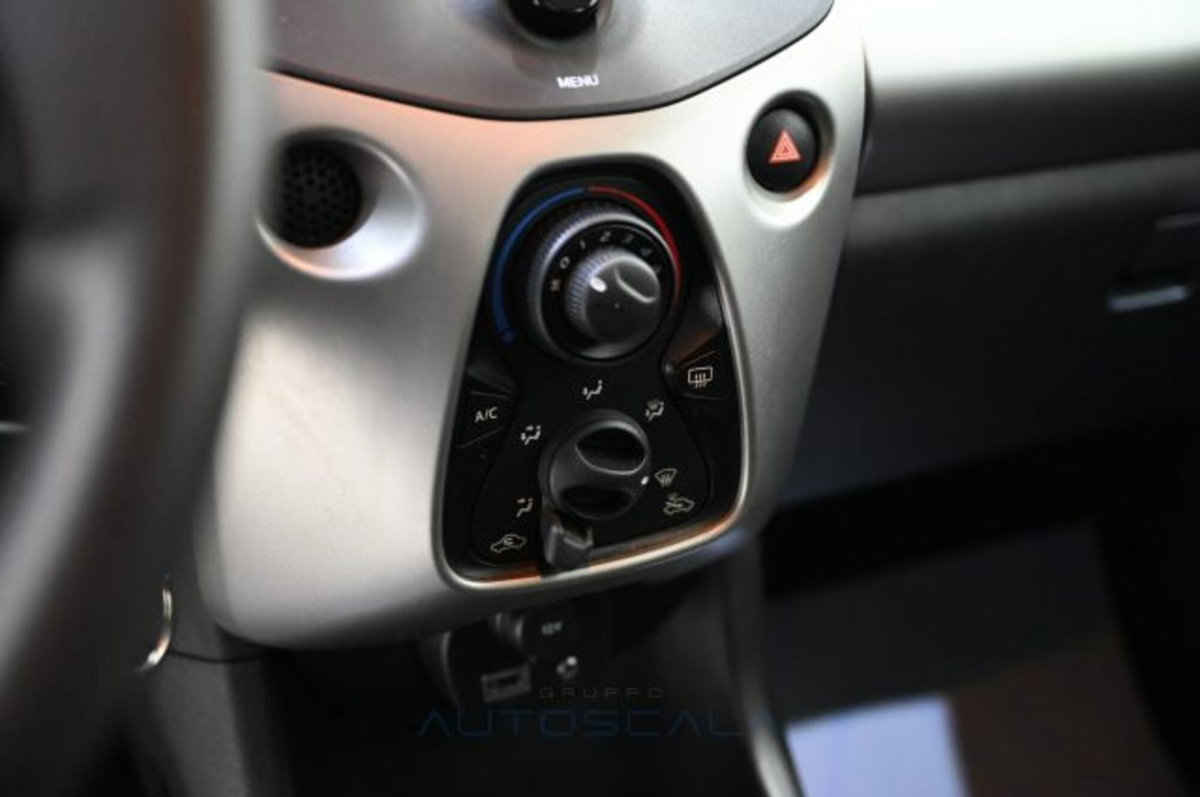 Peugeot 108 72 5 porte Active (16)