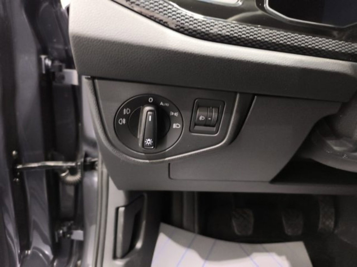 Volkswagen Polo 1.0 tsi Edition 95cv (10)