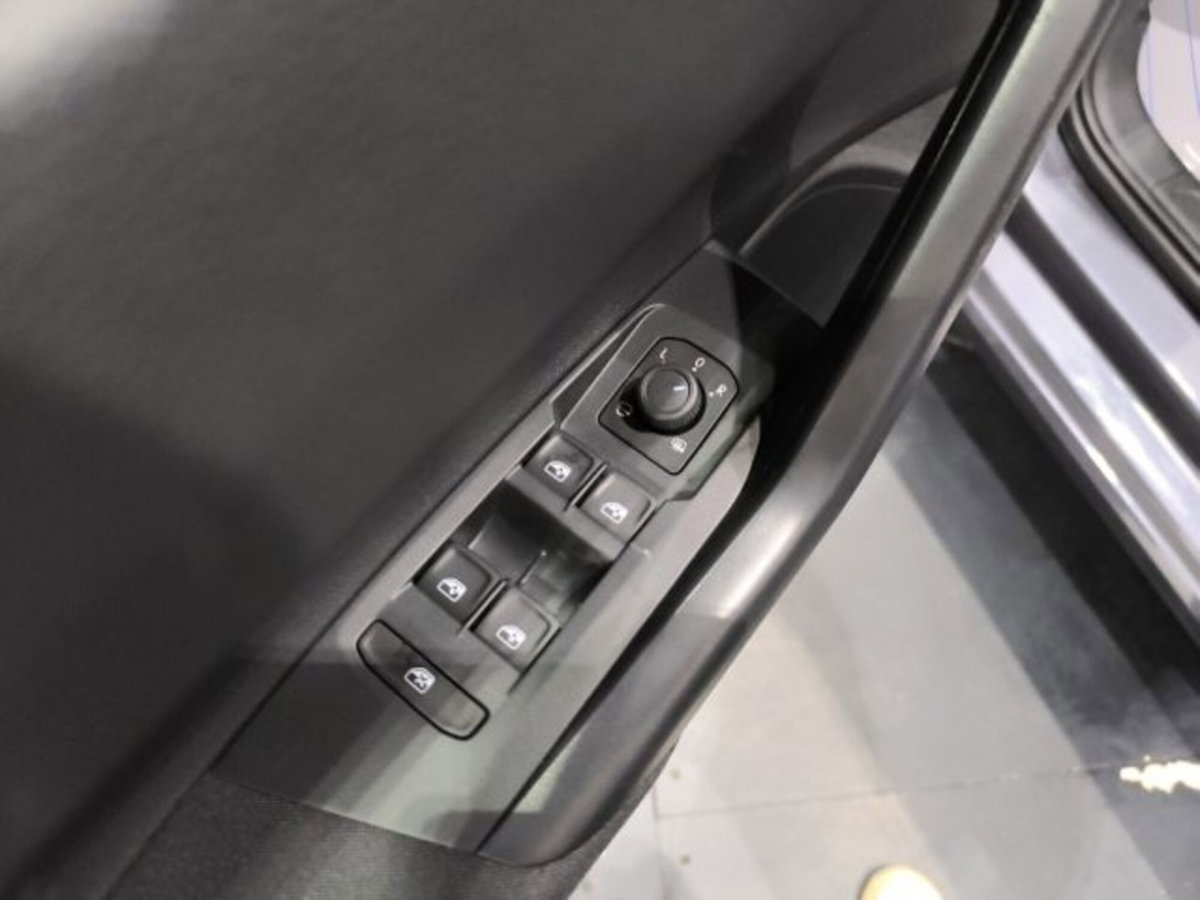 Volkswagen Polo 1.0 tsi Edition 95cv (9)