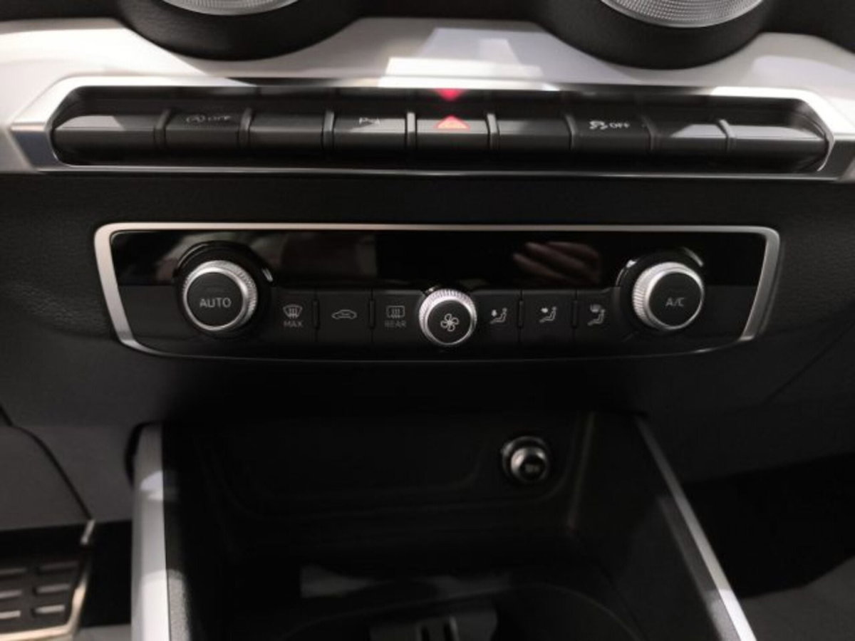 Audi Q2 Q2 35 TDI S tronic Identity Black (13)