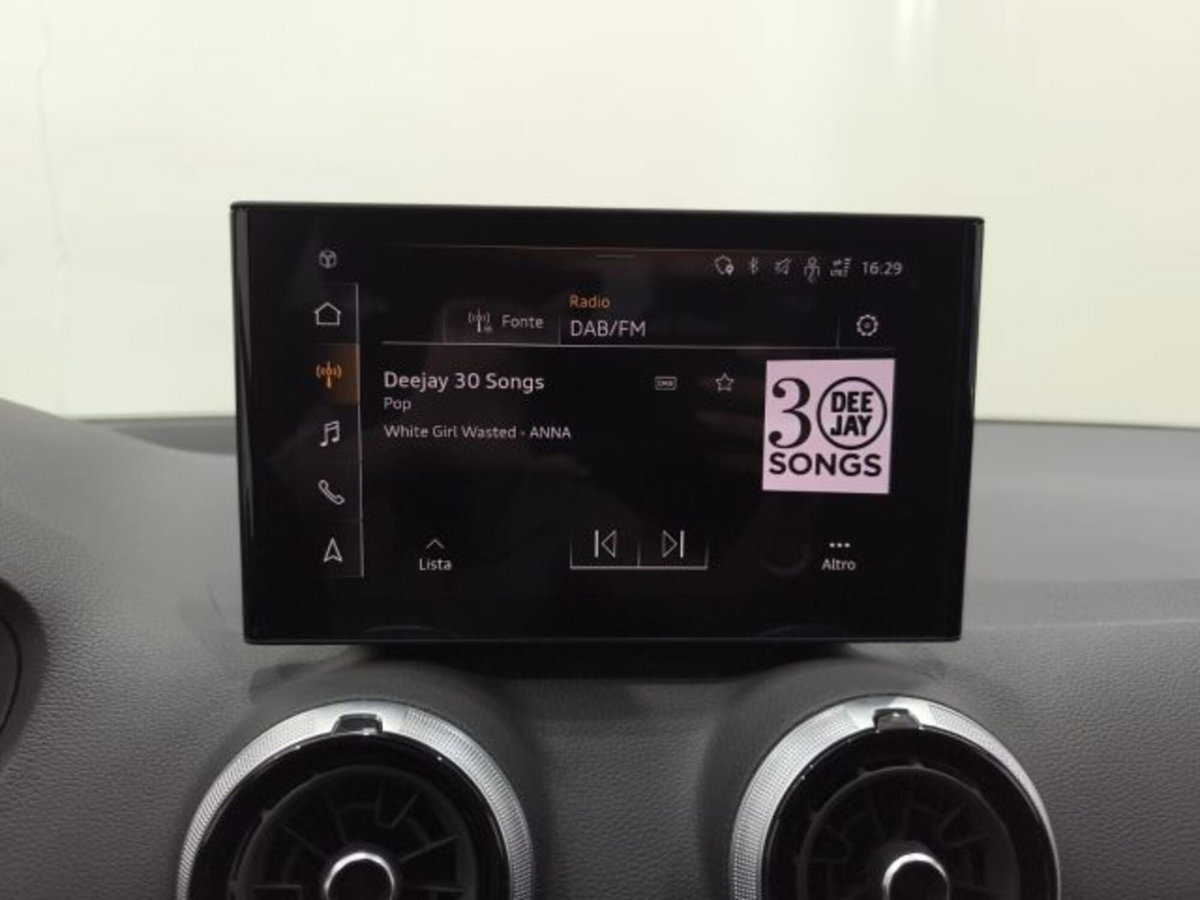 Audi Q2 Q2 35 TDI S tronic Identity Black (14)