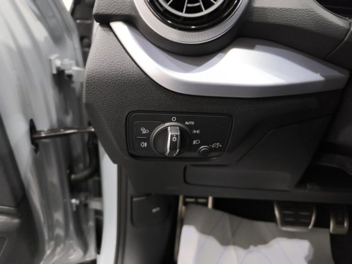 Audi Q2 Q2 35 TDI S tronic Identity Black (9)