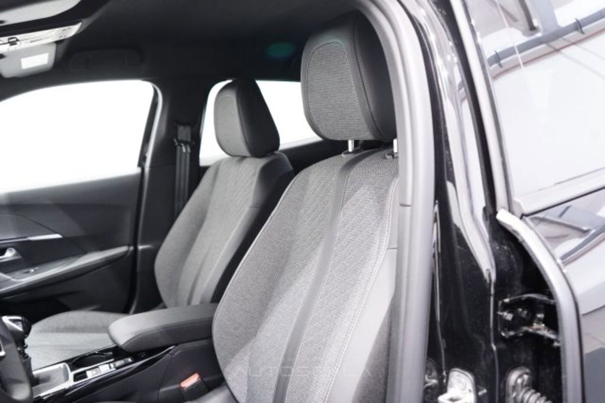 Peugeot 2008 1.2 puretech Allure s&s 100cv (11)