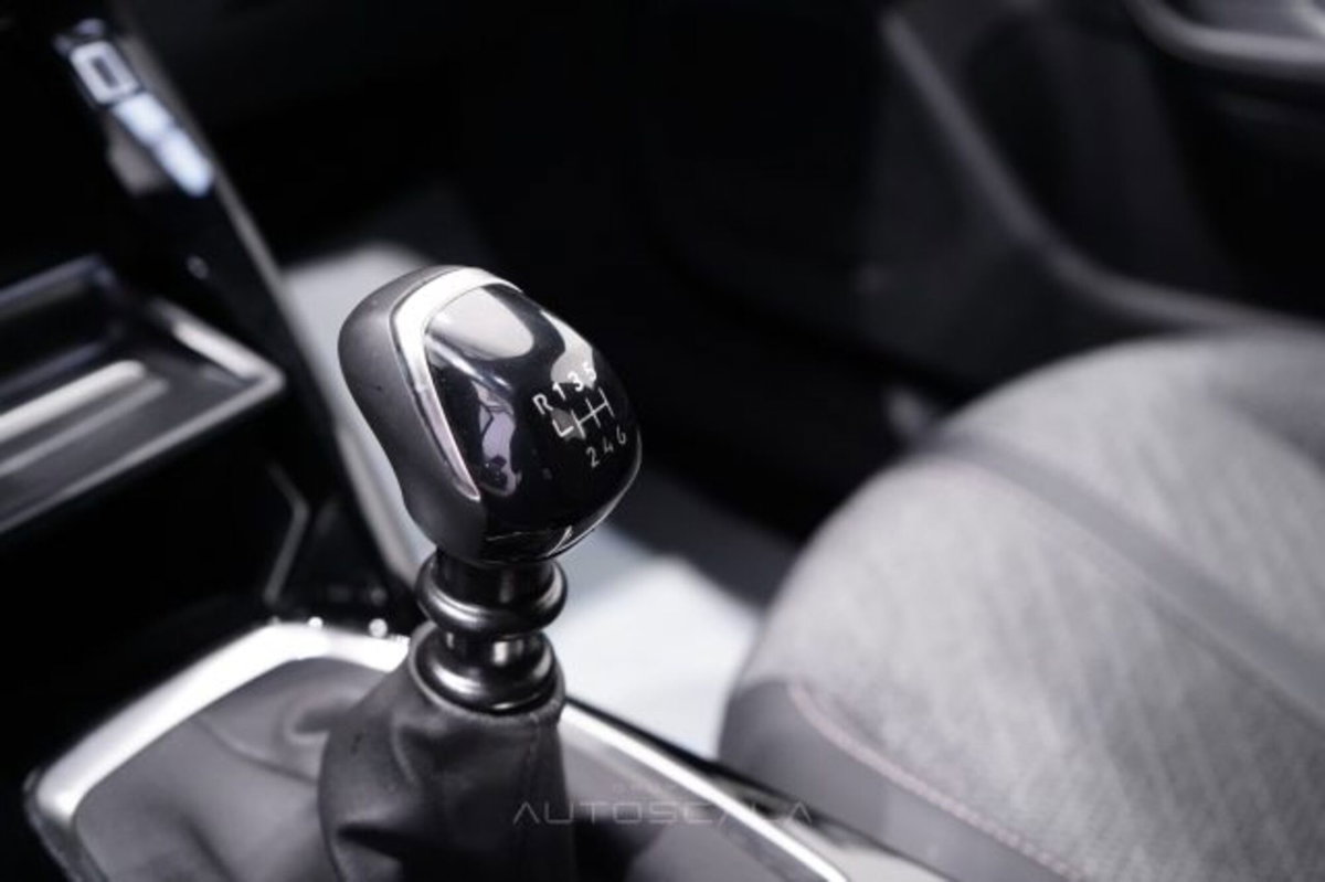 Peugeot 2008 1.2 puretech Allure s&s 100cv (15)