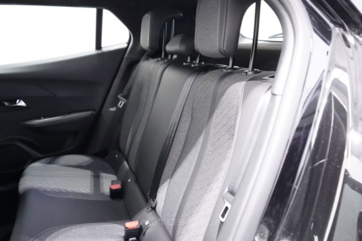 Peugeot 2008 1.2 puretech Allure s&s 100cv (20)