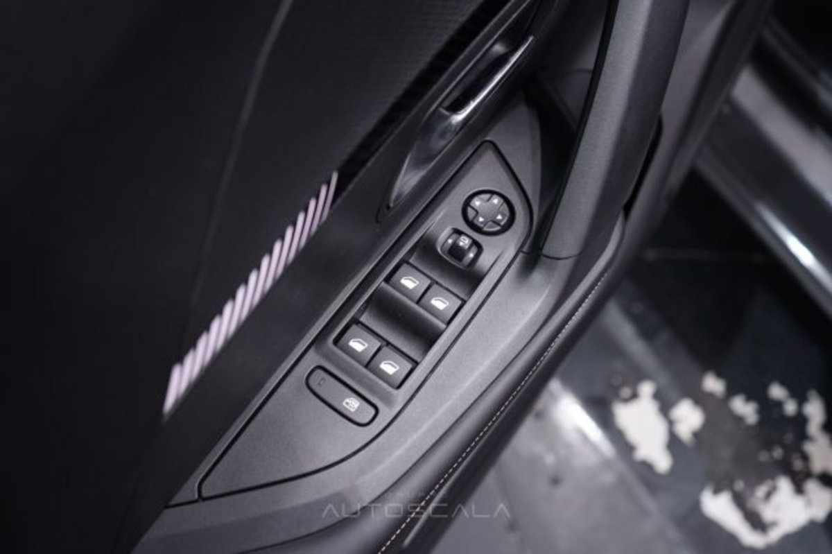Peugeot 2008 1.2 puretech Allure s&s 100cv (10)