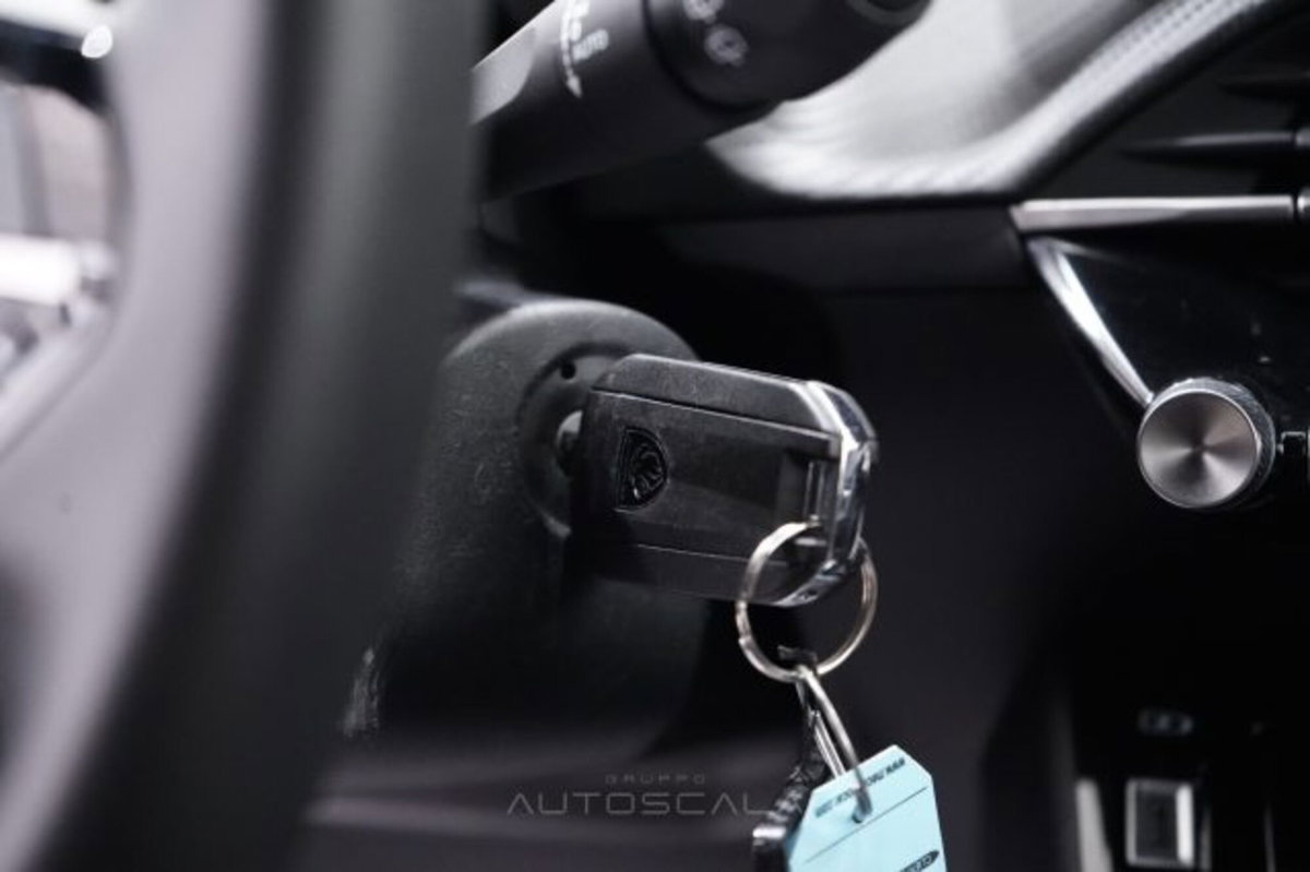 Peugeot 2008 1.2 puretech Allure s&s 100cv (16)