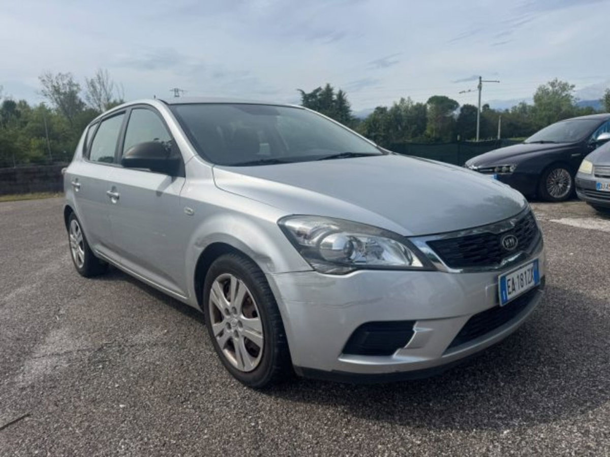 Kia cee'd 1.6 CRDi VGT 90CV 5p. LX (2)