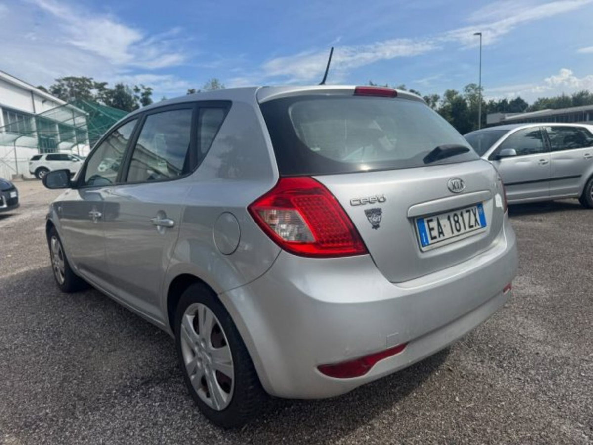 Kia cee'd 1.6 CRDi VGT 90CV 5p. LX (3)