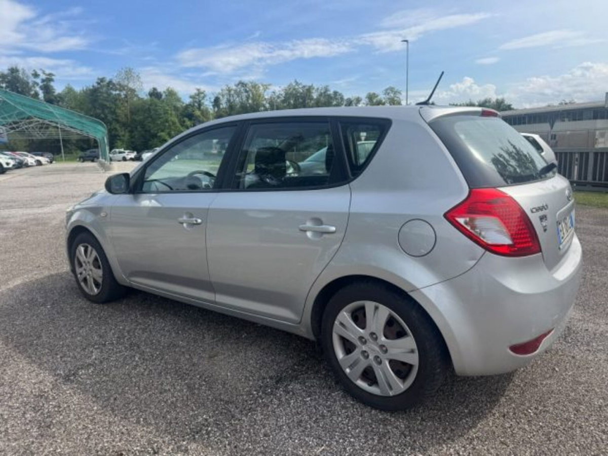 Kia cee'd 1.6 CRDi VGT 90CV 5p. LX (6)