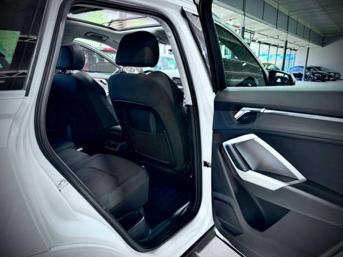 Audi Q3 35 2.0 tdi s-tronic (15)