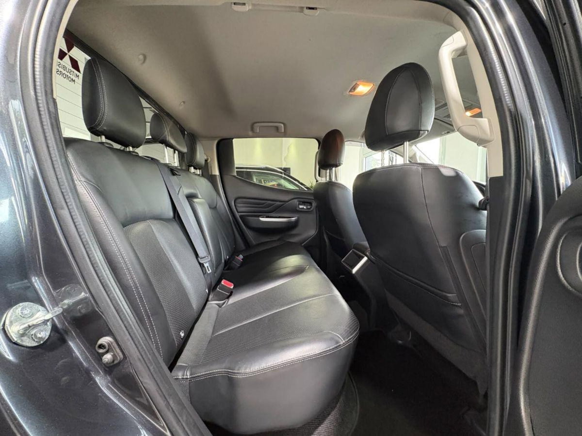 Mitsubishi L200 2.3D Double Cab 4x4 Super Select P2 Intouch Intense aut (11)