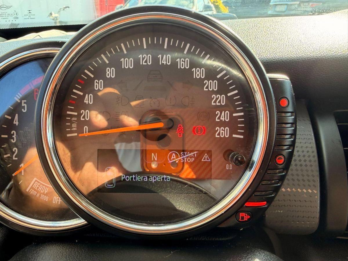 MINI Mini 1.5 Cooper D Business 5 porte (10)