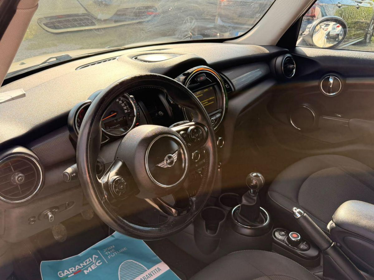 MINI Mini 1.5 Cooper D Business 5 porte (11)