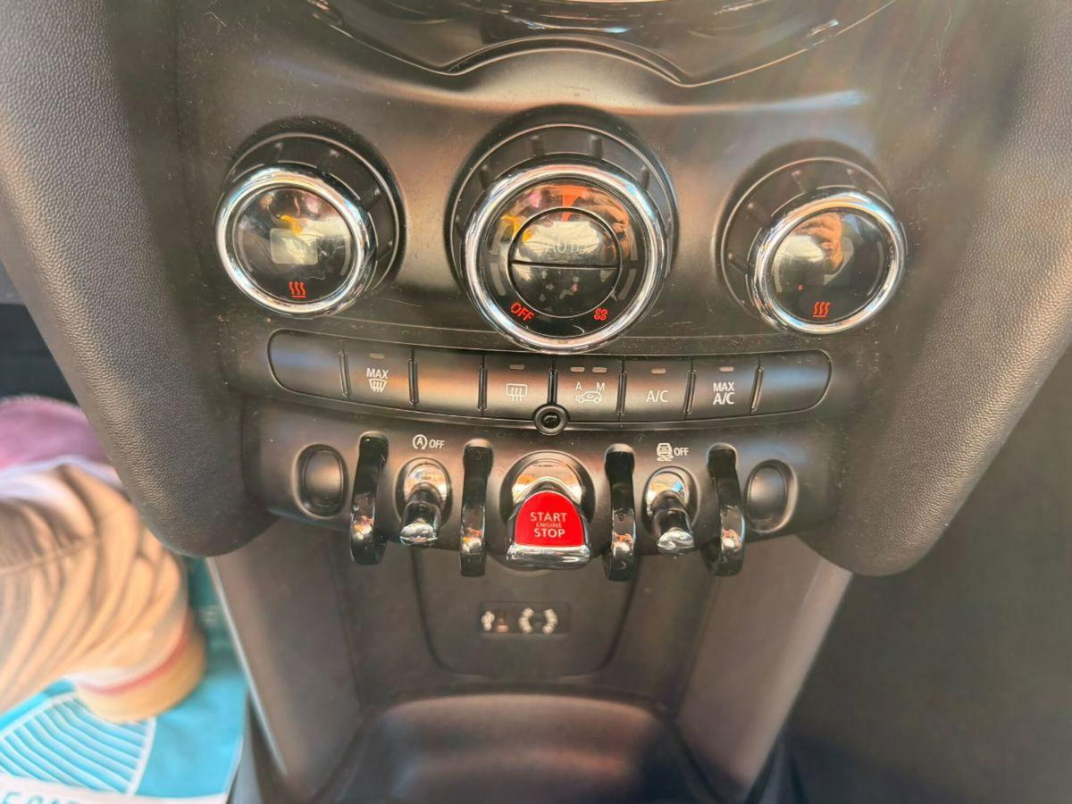 MINI Mini 1.5 Cooper D Business 5 porte (14)