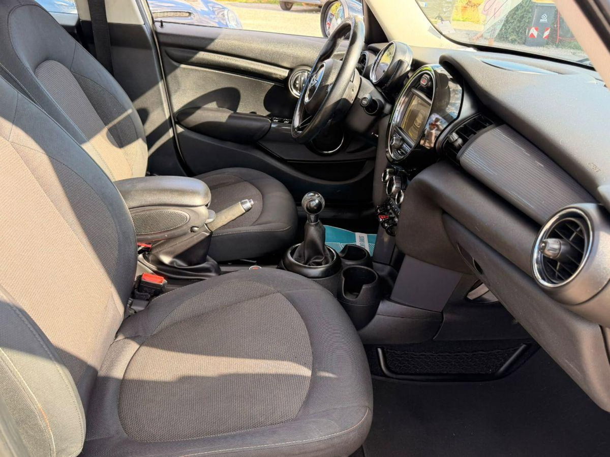 MINI Mini 1.5 Cooper D Business 5 porte (16)
