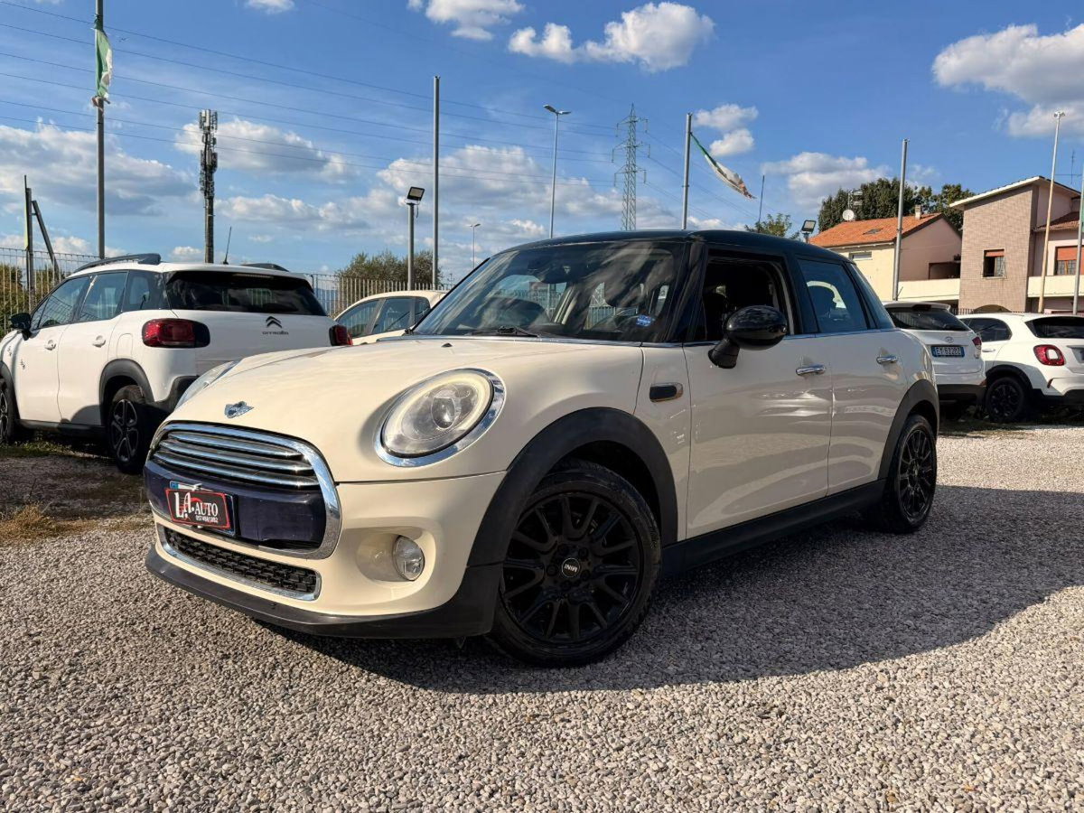 MINI Mini 1.5 Cooper D Business 5 porte (2)
