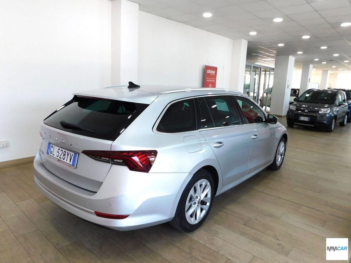 Skoda Octavia Station Wagon 2.0 TDI EVO SCR DSG Wagon Style (3)
