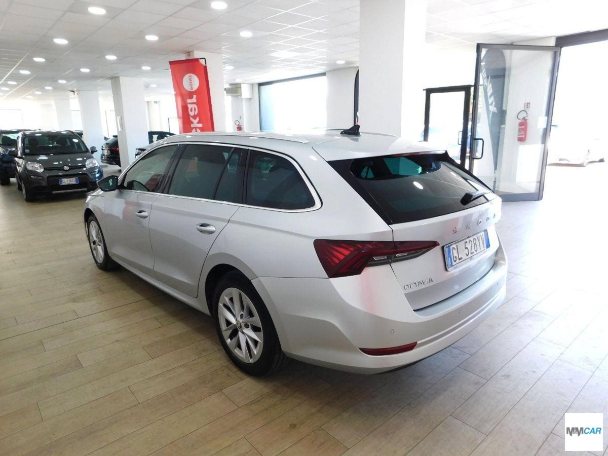 Skoda Octavia Station Wagon 2.0 TDI EVO SCR DSG Wagon Style (4)