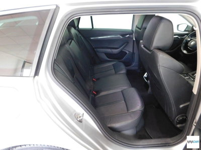 Skoda Octavia Station Wagon 2.0 TDI EVO SCR DSG Wagon Style (7)