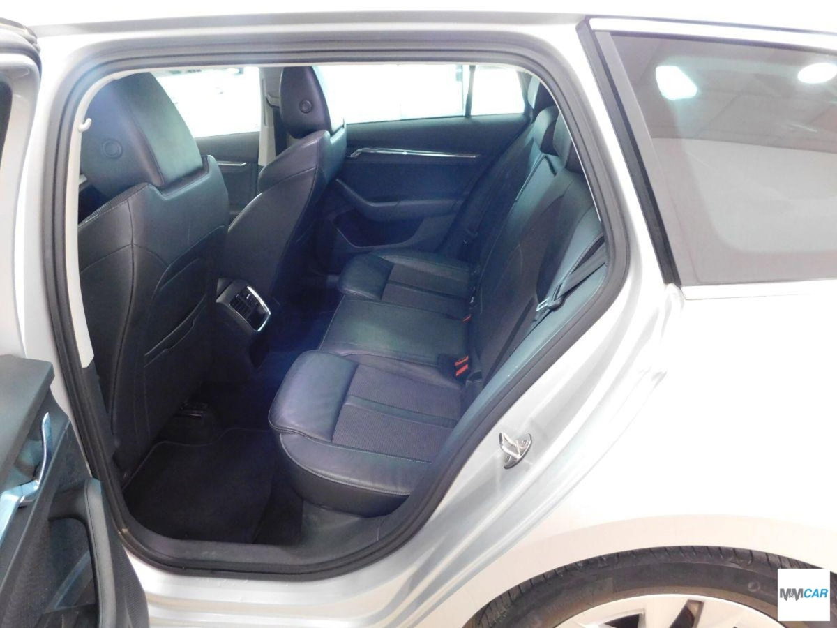 Skoda Octavia Station Wagon 2.0 TDI EVO SCR DSG Wagon Style (8)