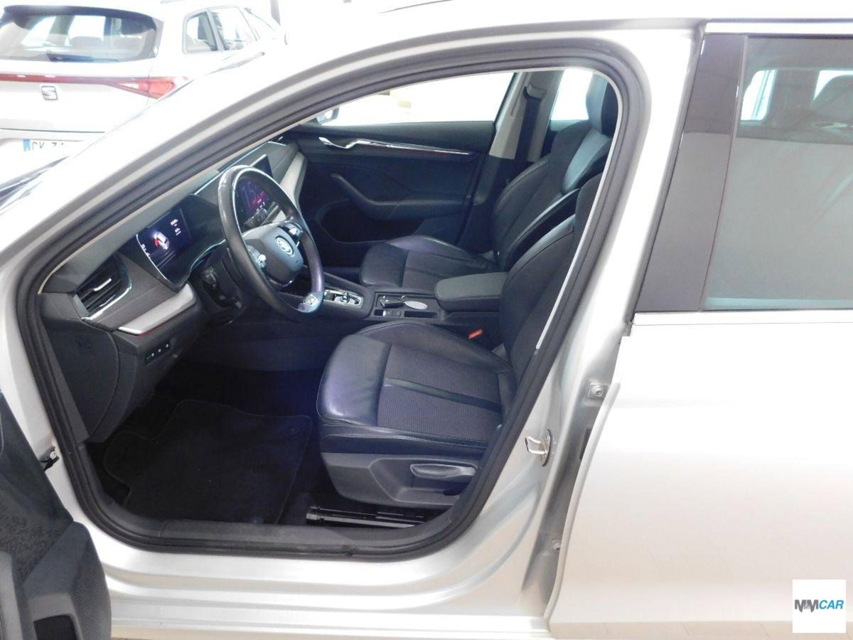 Skoda Octavia Station Wagon 2.0 TDI EVO SCR DSG Wagon Style (9)
