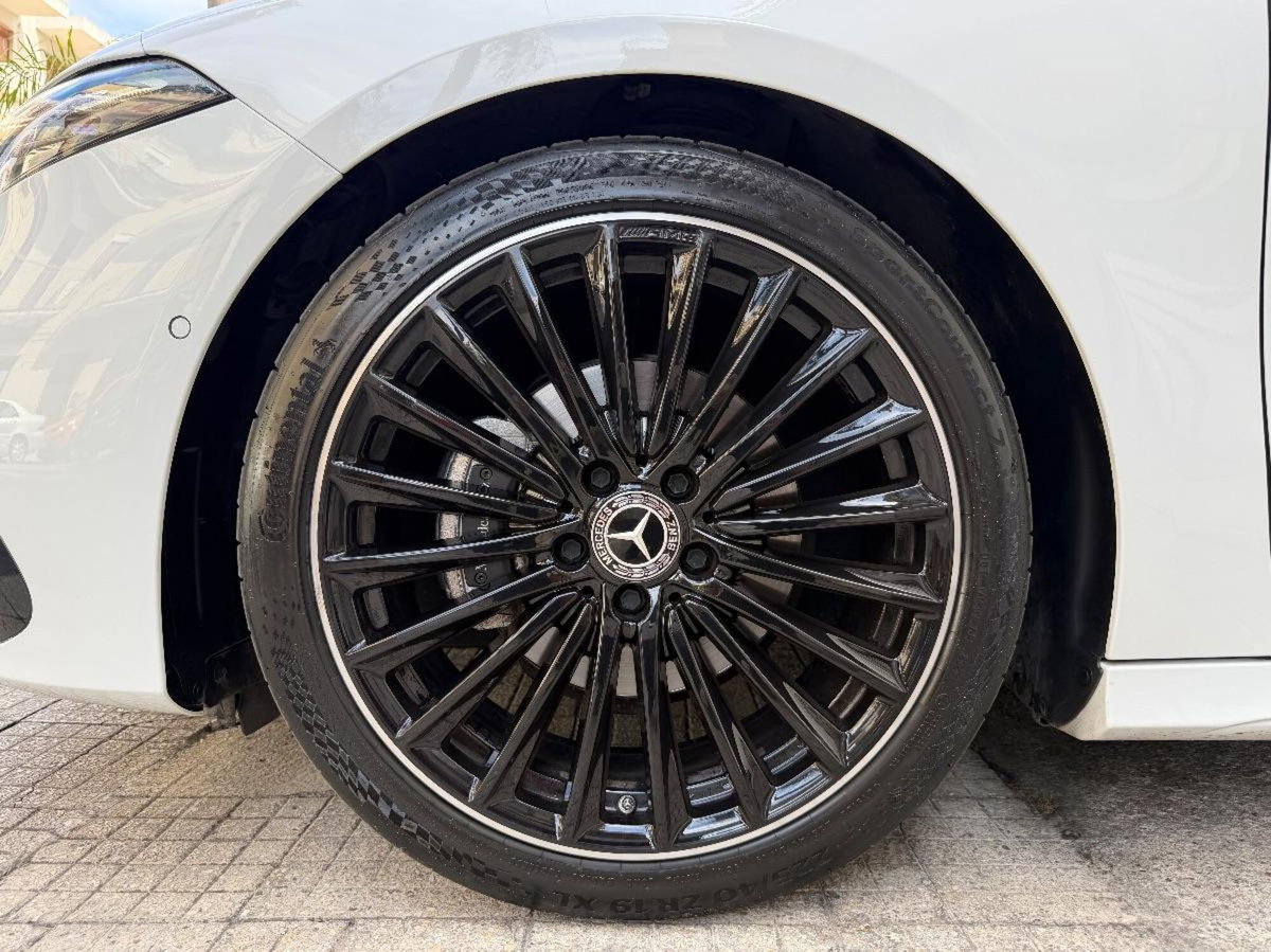Mercedes-Benz Classe A 180 d Premium (12)