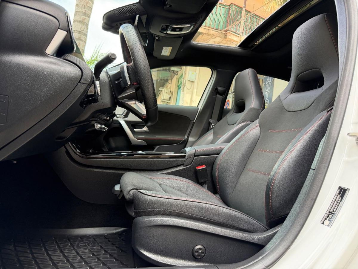 Mercedes-Benz Classe A 180 d Premium (15)