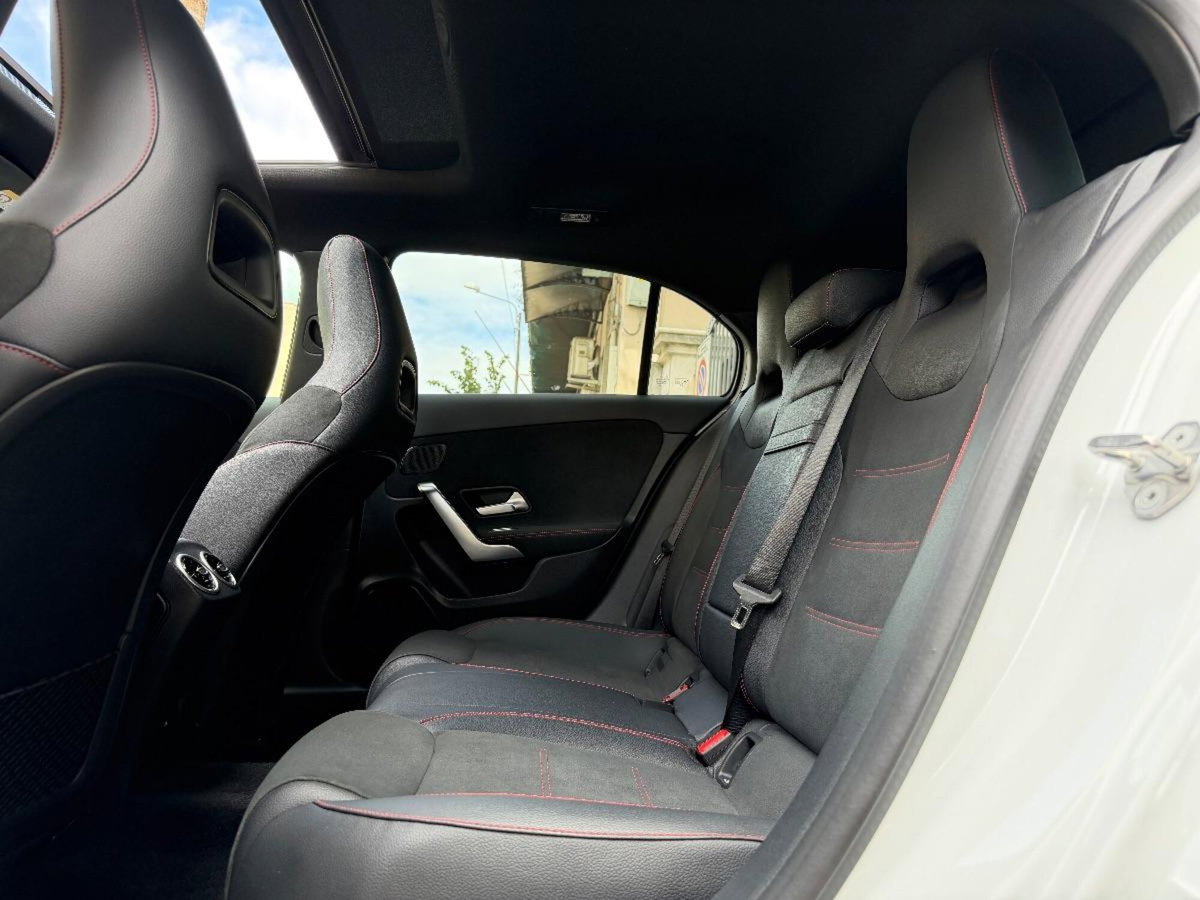 Mercedes-Benz Classe A 180 d Premium (17)
