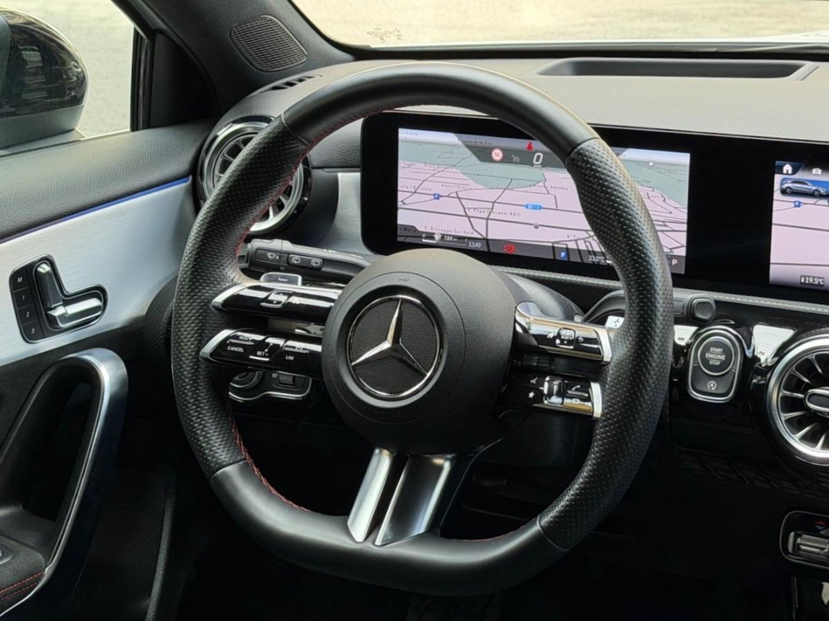 Mercedes-Benz Classe A 180 d Premium (18)