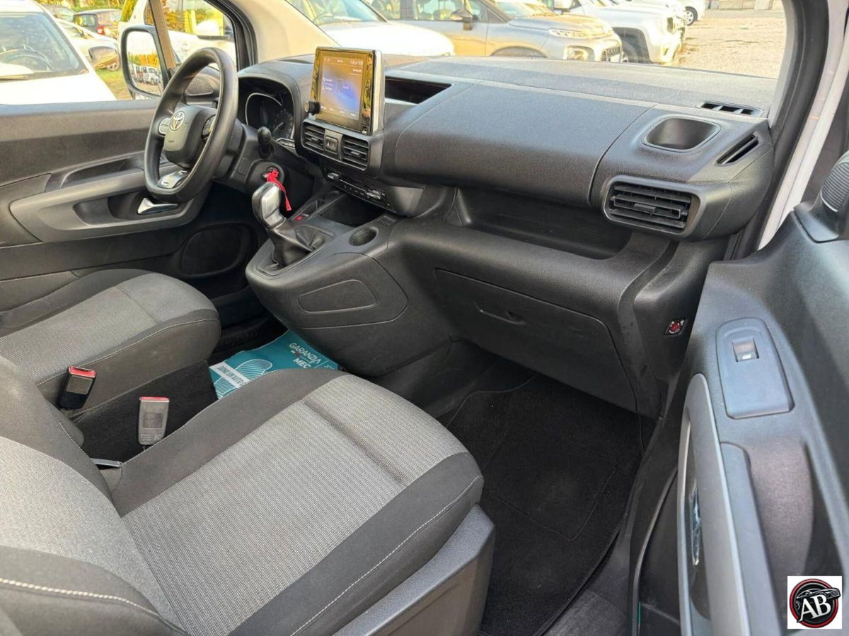 Toyota Proace City Verso City Verso 1.5D 100 CV S&S Short Lounge (10)