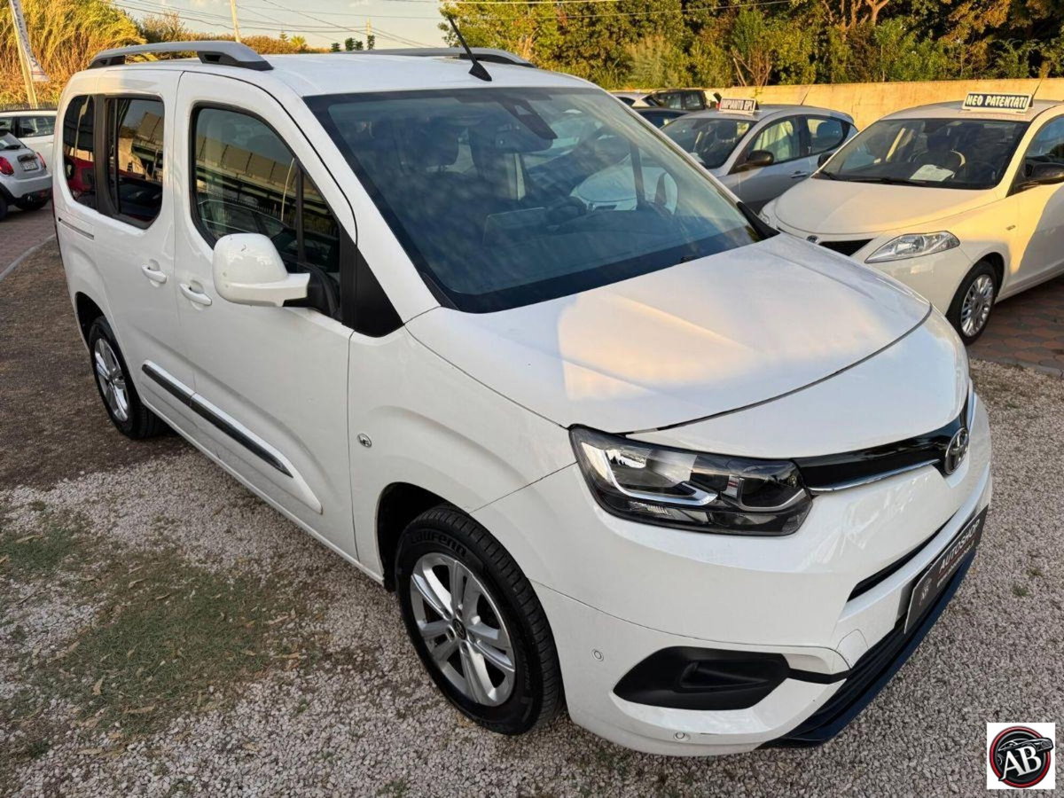 Toyota Proace City Verso City Verso 1.5D 100 CV S&S Short Lounge (3)