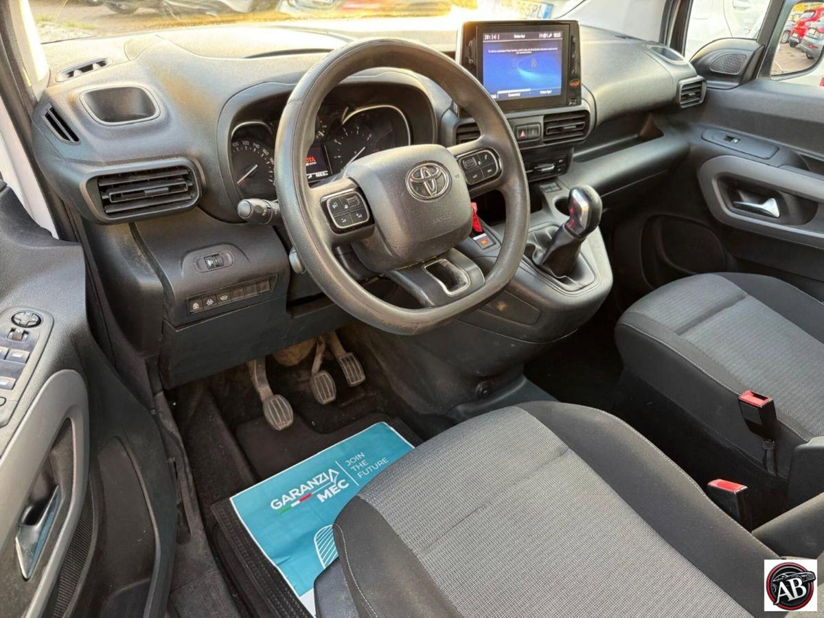 Toyota Proace City Verso City Verso 1.5D 100 CV S&S Short Lounge (8)